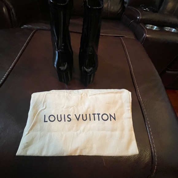 Authentic LV Patent Leather Boots with the Flower Heels. - Picture 4 of 16